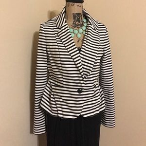 NWOT Elle blazer